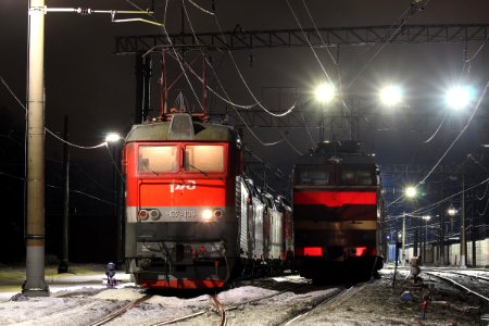 ЧС7-139_и_ЧС2Т-967,_Россия,_Вологодская_область,_станция_Бабаево_(Trainpix_183791)