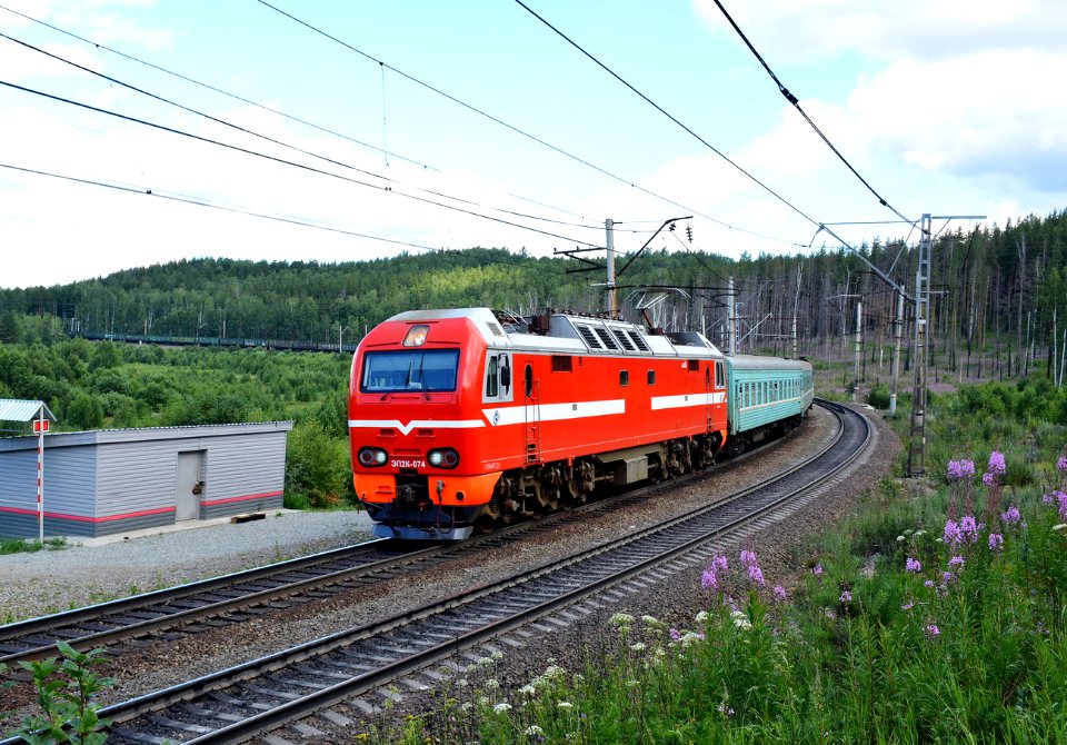 ЭП2К-074,_Russia,_Chelyabinsk_region,_Khrebet_-_Syrostan_stretch_(Trainpix_168793)