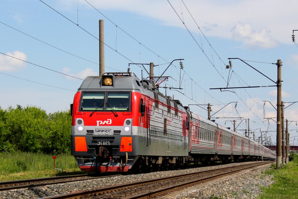 ЭП1М-773,_Russia,_Ryazan_region,_Ryazhsk-I_station_(Trainpix_168659)