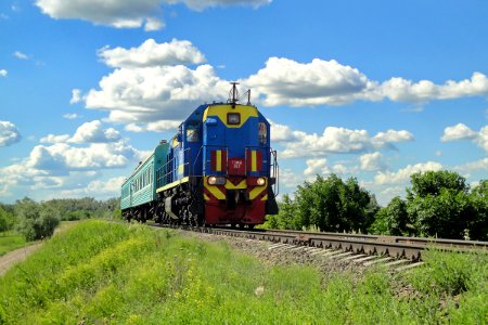 ТЭМ18-363,_Казахстан,_Западно-Казахстанская_область,_перегон_Уральск-II_-_Уральск_(Trainpix_134135)