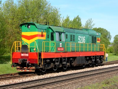ЧМЭ3-5206,_Латвия,_Даугавпилс,_подъездной_путь_от_станции_Даугавпилс-Пассажирский_(Trainpix_135501)