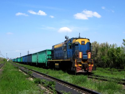 ТЭМ2УМ-354,_Казахстан,_Карагандинская_область,_станция_Радиоузел_(Trainpix_133579)