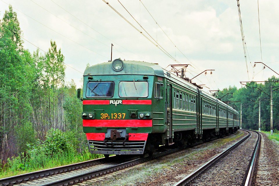 ЭР2-1337,_Russia,_Moscow_region,_Kurovskaya_-_Gzhel_stretch_(Trainpix_201809)