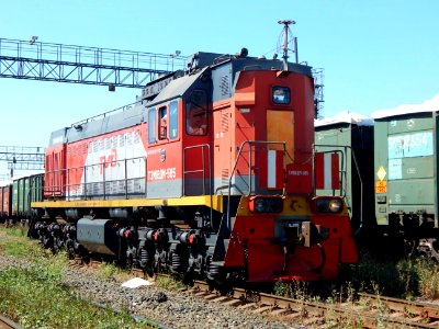 ТЭМ18ДМ-585,_Russia,_Samara_region,_Oktyabrsk_station_(Trainpix_184759)
