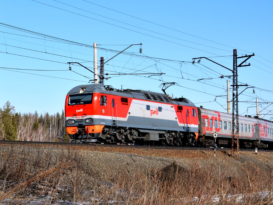 ЭП2К-122,_Russia,_Chelyabinsk_region,_Khrebet_-_Urzhumka_stretch_(Trainpix_190497)