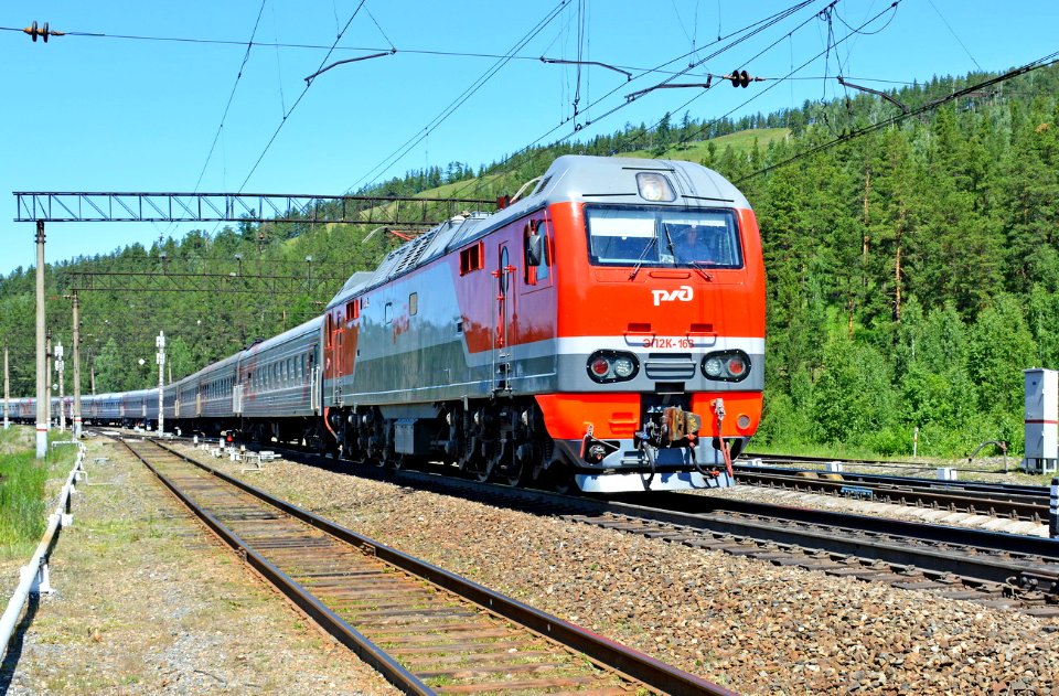 ЭП2К-163,_Russia,_Chelyabinsk_region,_Syrostan_station_(Trainpix_166856)