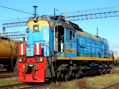 ТЭМ18ДМ-435,_Россия,_Самарская_область,_станция_Сызрань_(Trainpix_194402)