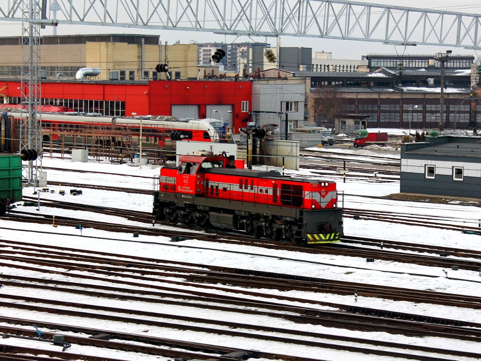 ТЭМ-ТМХ-062,_Литва,_Вильнюс,_станция_Вильнюс_(Trainpix_194741)