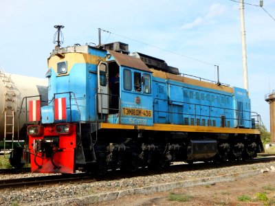 ТЭМ18ДМ-436,_Россия,_Самарская_область,_станция_Сызрань_(Trainpix_204163)