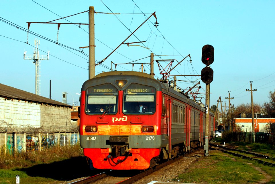 ЭД9М-0178,_Russia,_Krasnodar_krai,_Krasnodar-II_station_(Trainpix_192214)