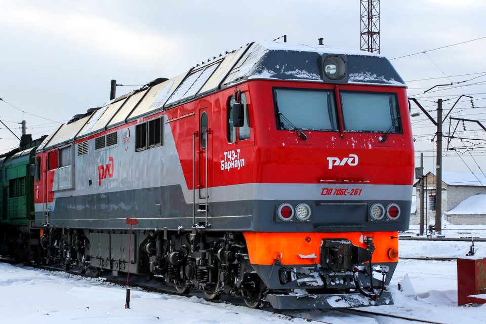 ТЭП70БС-261,_Россия,_Алтайский_край,_депо_Барнаул_(Trainpix_152572)