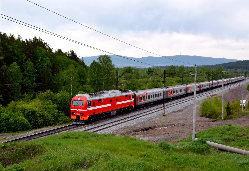 ЭП2К-065,_Russia,_Chelyabinsk_region,_Floysovaya_-_Syrostan_stretch_(Trainpix_197530)