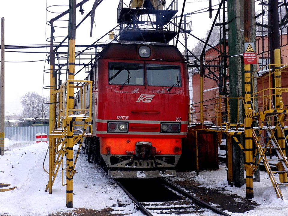 ТЭП70У-008,_Россия,_Тюменская_область,_депо_Войновка_(Trainpix_89235)