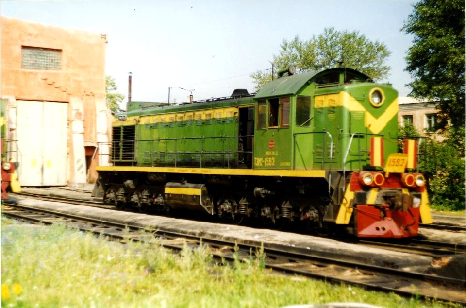 ТЭМ2-1592,_Россия,_Орловская_область,_депо_Верховье_(Trainpix_147900)