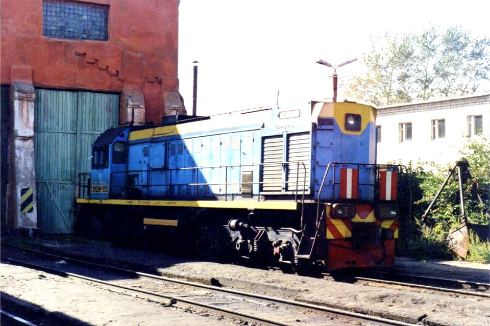 ТЭМ2УМ-555,_Россия,_Орловская_область,_депо_Верховье_(Trainpix_148094)