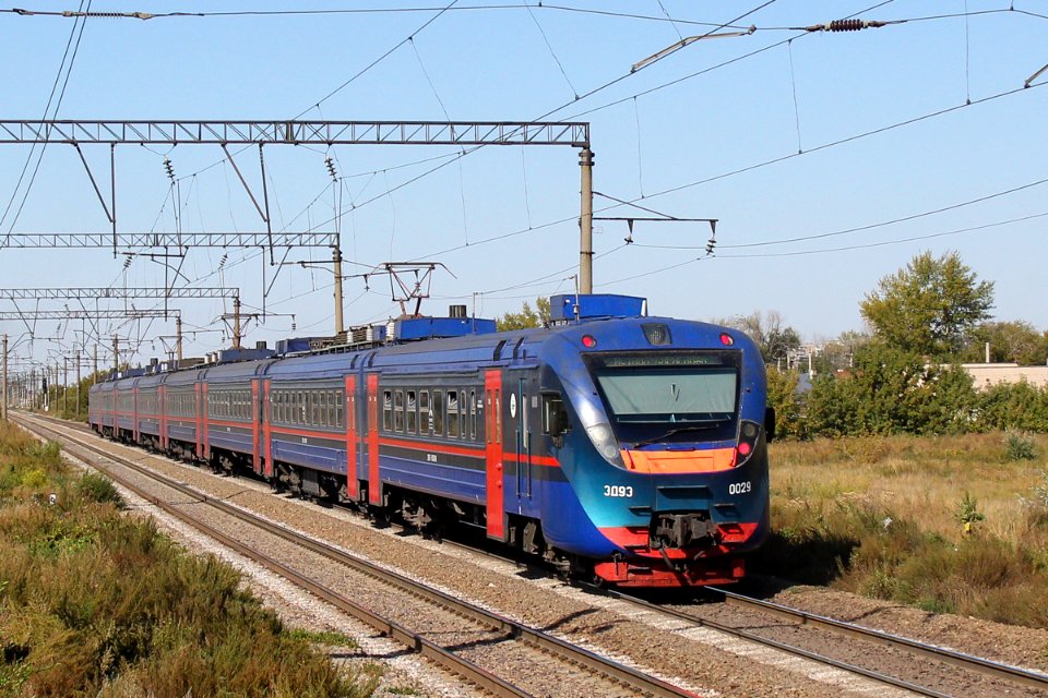 ЭД9Э-0029,_Казахстан,_Карагандинская_область,_перегон_Майкудук_-_Жана_Караганды_(Trainpix_174053)