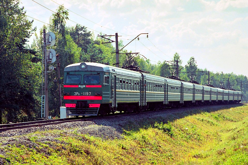 ЭР2-1197,_Russia,_Moscow_region,_Gzhel_-_Kurovskaya_stretch_(Trainpix_152330)