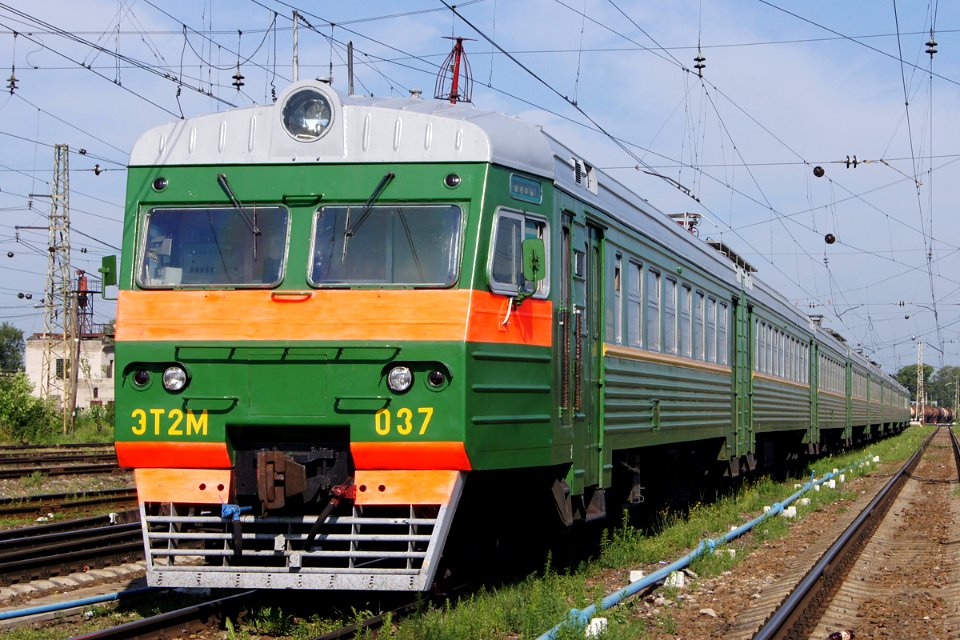 ЭТ2М-037,_Россия,_Тверская_область,_станция_Тверь_(Trainpix_100827)