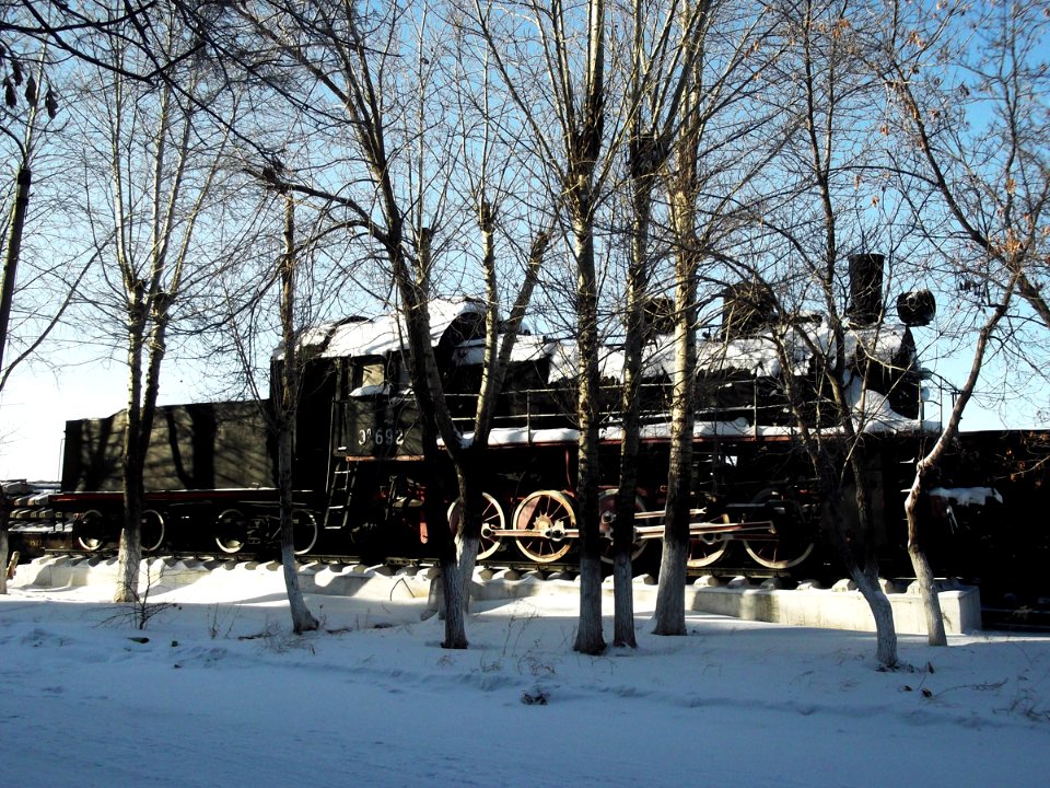 Эл.692,_Казахстан,_Карагандинская_область,_депо_КПТУ_(Trainpix_43443)