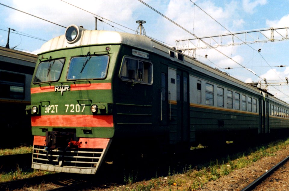 ЭР2Т-7207,_Россия,_Санкт-Петербург,_депо_Санкт-Петербург-Московское_(Металлострой)_(Trainpix_181686)