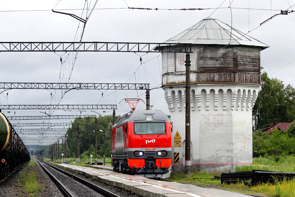 ЭП2К-175,_Россия,_Ярославская_область,_станция_Лютово_(Trainpix_200773)