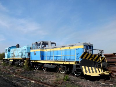 ТГМ40С-0057_и_ТГМ4-1446,_Казахстан,_Карагандинская_область,_станция_Восточная_(Trainpix_131273)
