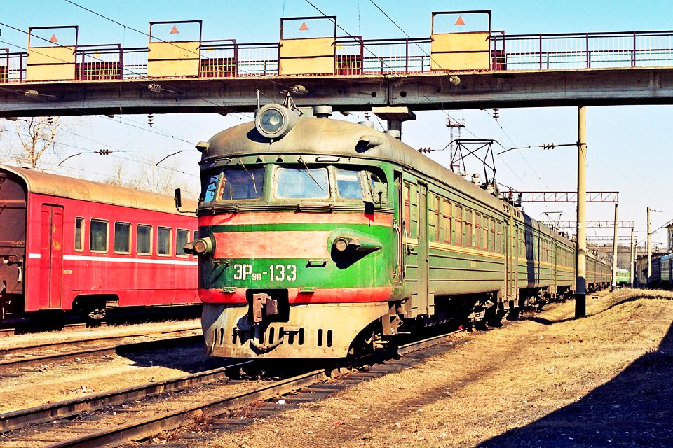 ЭР9П-133,_Russia,_Voronezh_region,_Otrozhka_depot_(Trainpix_192363)