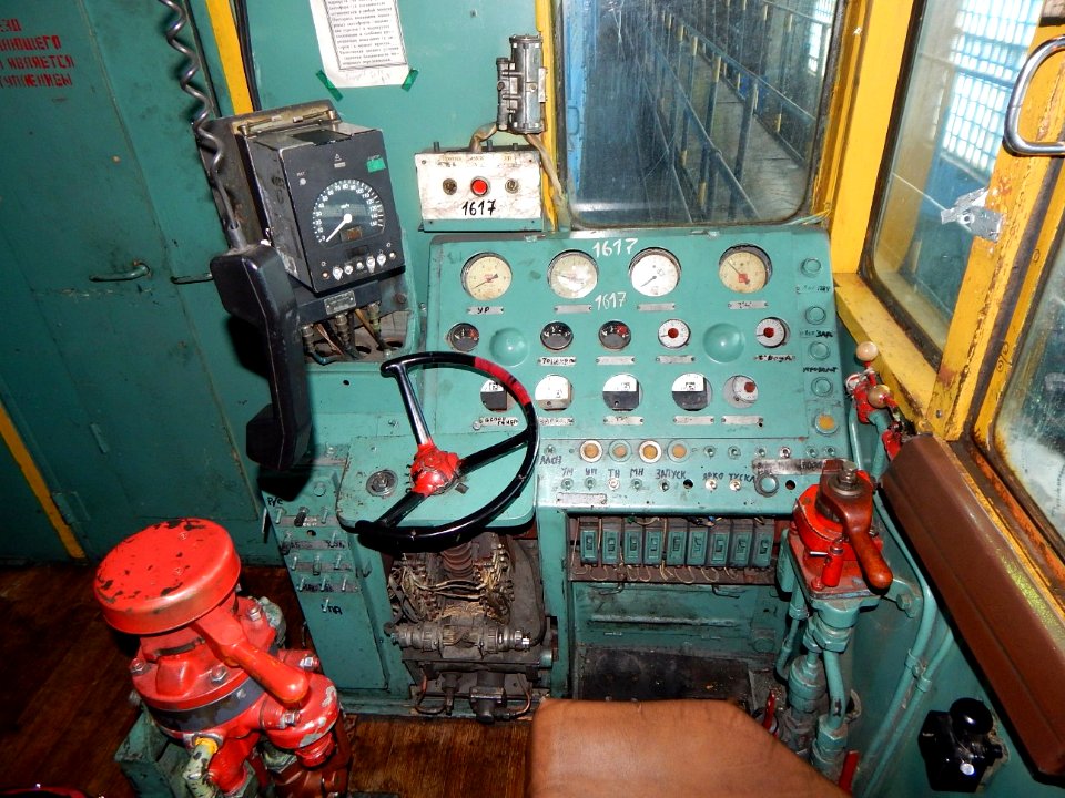 ТЭМ2-1617,_Россия,_Самарская_область,_станция_Сызрань_(Trainpix_168999)