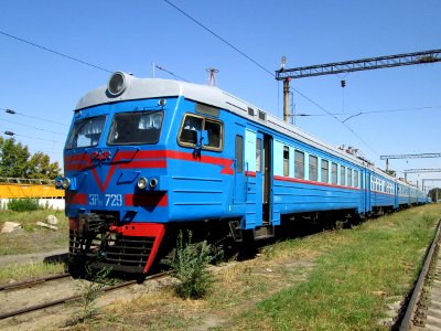 ЭР9Т-729,_Kazakhstan,_Karaganda_region,_Karaganda_depot_(Trainpix_140103)