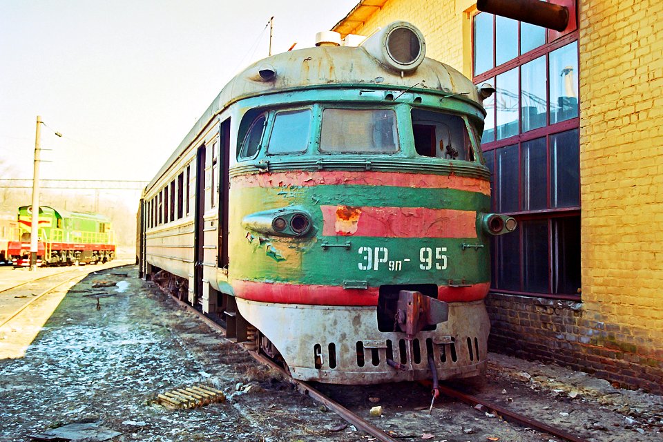ЭР9П-95,_Russia,_Voronezh_region,_Otrozhka_depot_(Trainpix_196491)