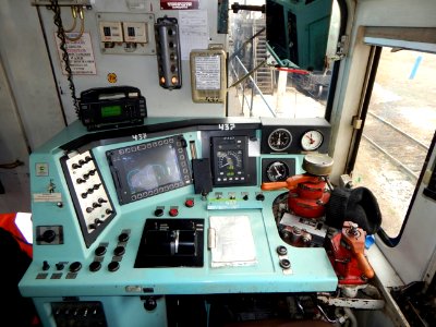 ТЭМ18ДМ-437,_Россия,_Самарская_область,_станция_Сызрань_(Trainpix_215121)