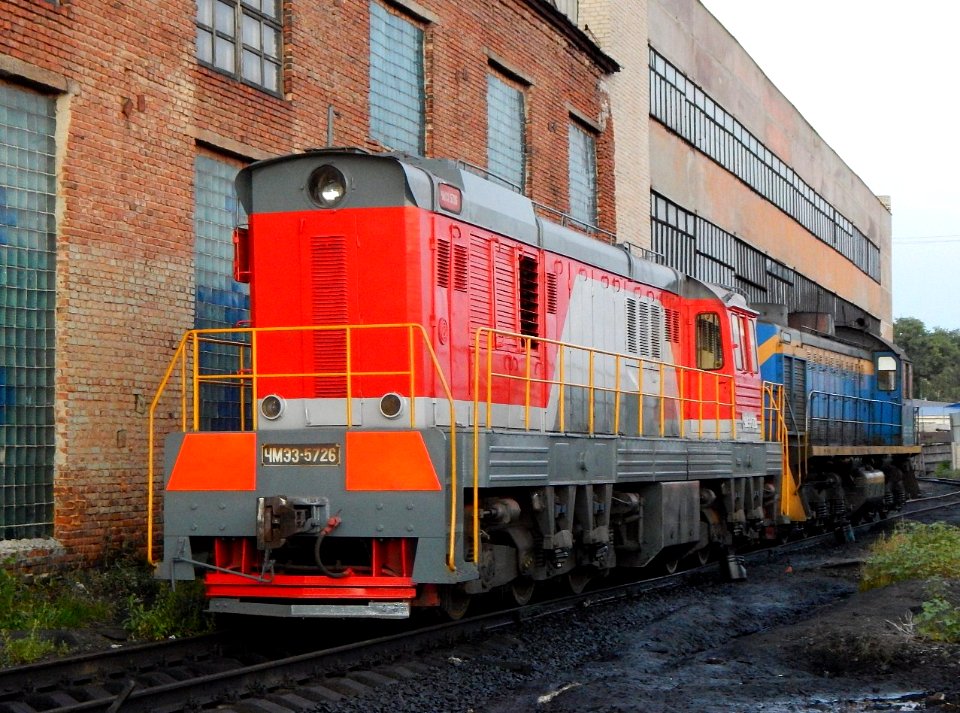 ЧМЭ3-5726,_Russia,_Samara_region,_Syzran_depot_(Trainpix_188460)