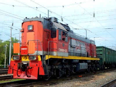 ТЭМ18ДМ-633,_Россия,_Самарская_область,_станция_Сызрань_(Trainpix_197206)