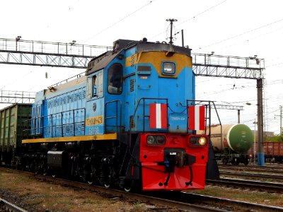 ТЭМ18ДМ-438,_Россия,_Самарская_область,_станция_Сызрань_(Trainpix_144217)
