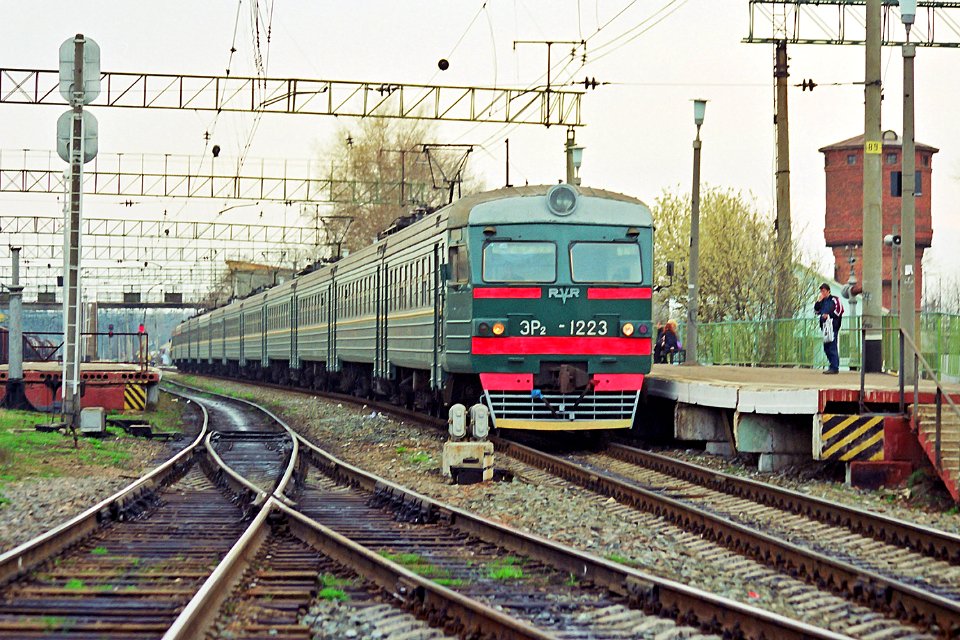ЭР2-1223,_Russia,_Moscow_region,_Volokolamsk_station_(Trainpix_195932)