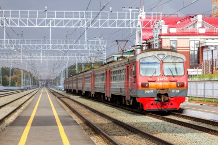 ЭД4М-0120,_Россия,_Новосибирская_область,_станция_Сеятель_(Trainpix_143925)