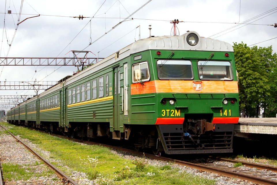 ЭТ2М-141,_Russia,_Novgorod_region,_Novgorod-on-Volkhov_station_(Trainpix_50319)
