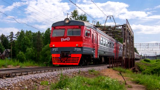 ЭР2Т-7126,_Россия,_Ленинградская_область,_станция_Вырица_(Trainpix_83212)