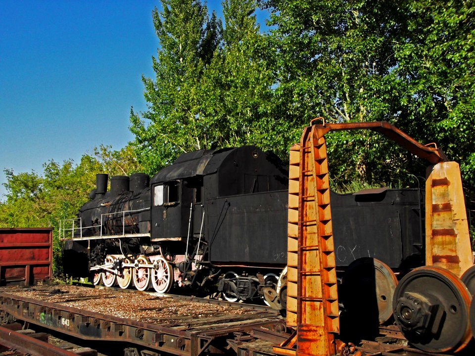 Эл.692,_Казахстан,_Карагандинская_область,_депо_КПТУ_(Trainpix_68551)