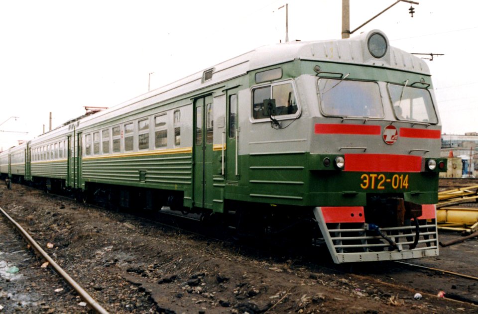 ЭТ2-014,_Россия,_Санкт-Петербург,_депо_Санкт-Петербург-Балтийский_(Trainpix_181588)