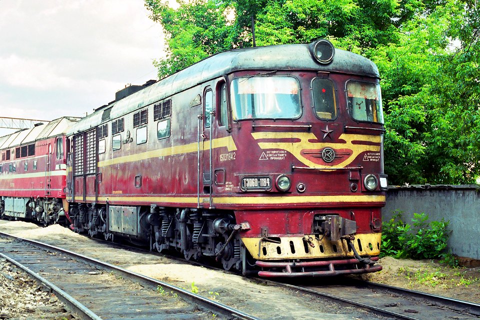ТЭП60-1184,_Russia,_Saratov_region,_Saratov_depot_(Trainpix_160306)