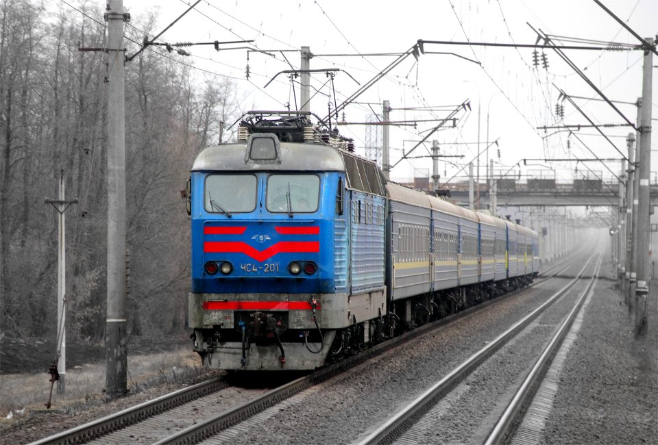 ЧС4-201,_Украина,_Киевская_область,_перегон_Бровары_-_пост_837_км_(Trainpix_13057)