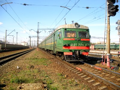 ЭР2Т-7174,_Russia,_Moscow,_Hovrino_station_(Trainpix_192386)