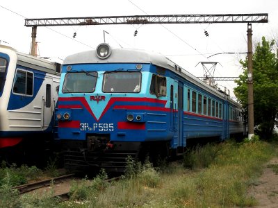 ЭР9М-585,_Казахстан,_Карагандинская_область,_депо_Караганда-Сортировочная_(Trainpix_104905)