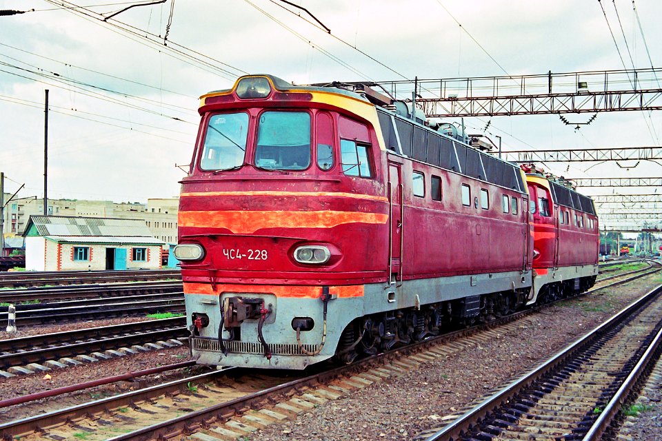 ЧС4-228,_Russia,_Saratov_region,_Rtishchevo-I_station_(Trainpix_205459)