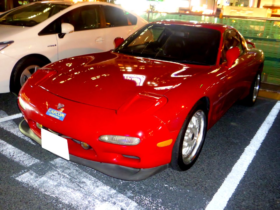 Ẽfini_RX-7_(FD3S)_at_night_front