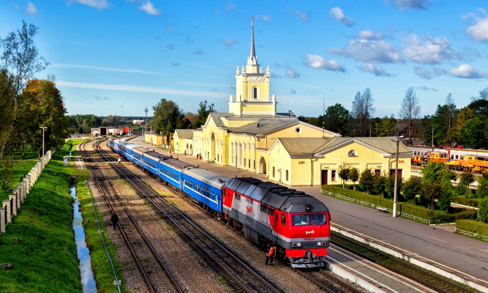 ТЭП70БС-183,_Russia,_Pskov_region,_Dno_station_(Trainpix_176921)