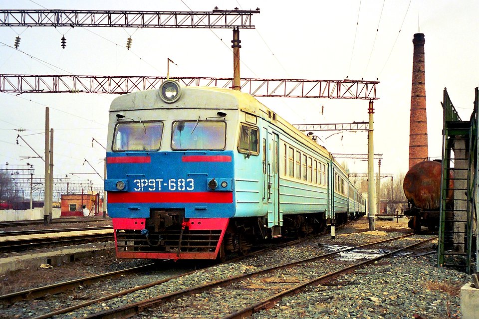 ЭР9Т-683,_Russia,_Saratov_region,_Anisovka_depot_(Trainpix_153339)