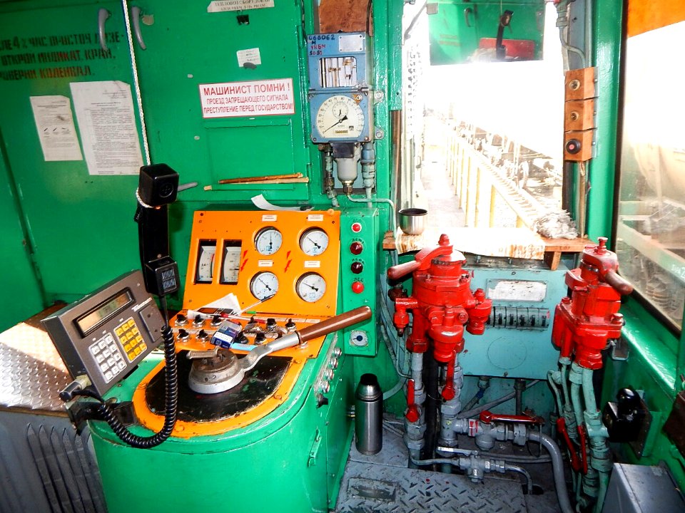 ЧМЭ3-5423,_Россия,_Самарская_область,_станция_Новокуйбышевская_(Trainpix_213146)