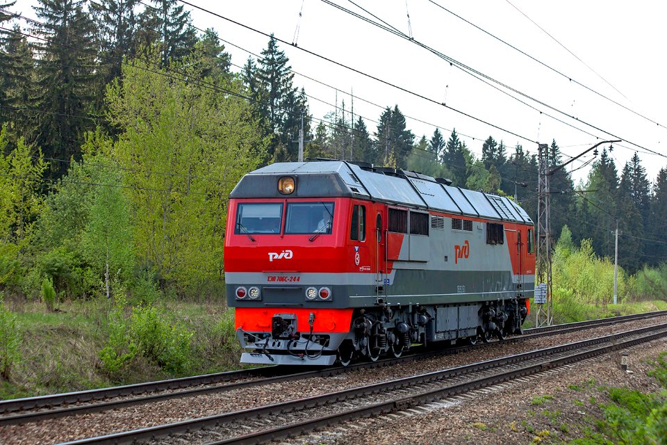 ТЭП70БС-244,_Russia,_Moscow_region,_Golitsyno_-_Odintsovo_stretch_(Trainpix_162648)
